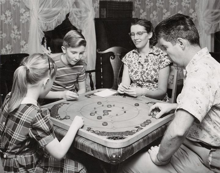 How to Have a Successful Family Game Night