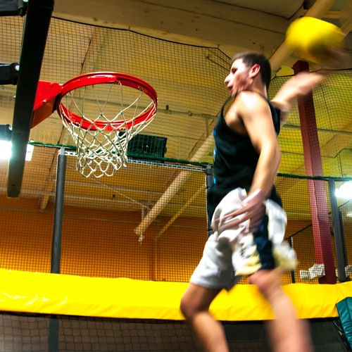 Chicos clavándola en nuestra zona de Slam Dunk